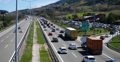 Bayram Göçü Sürüyor Açiklamasi Trafik Durma Noktasina Kadar Geliyor