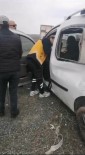 Kars'ta Trafik Kazasi Açiklamasi 3 Yarali