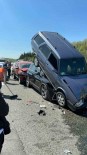Otoyolda 9 Araçli Zincirleme Kazada Ilginç Görüntü Açiklamasi Araçlar Üst Üste Çikti Haberi