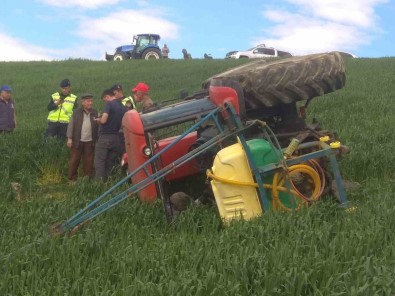 Tarlada Ilaçlama Yaparken Devrilen Traktörün Altinda Kalan Çiftçi Hayatini Kaybetti