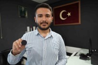 Türkiye'nin En Genç Muhtari Mührü Babasindan Alarak Göreve Basladi Haberi