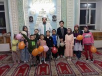 Karapinar'da Teravih Namazina Gelen Çocuklar Ödüllendirildi