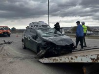 Sivas'ta Otomobiller Çarpisti Açiklamasi 3 Yarali