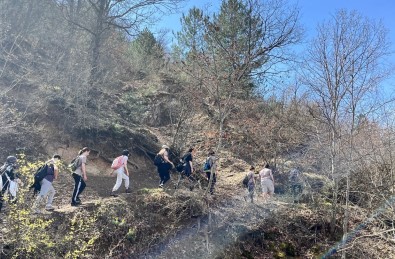 Üniversitelilerden Höbek Dagi Ve Kaleköy'de Doga Yürüyüsü