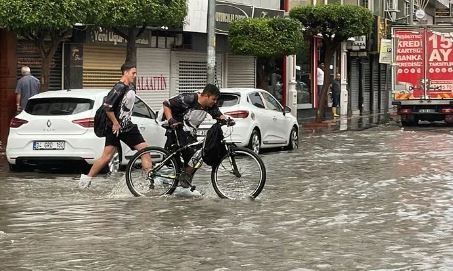 Meteoroloji'den 12 il için gök gürültülü sağanak uyarısı! Sarı kodlu alarm verildi