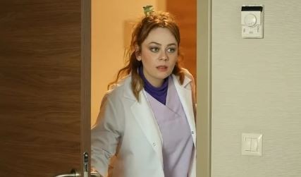 Yakışıklı kardeşiyle aynı dizideymiş...