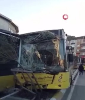 Gaziosmanpaşa'da dehşet anları: İETT otobüsü duraktaki otobüslere çarptı!