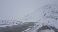 Erzincan'in Yüksek Kesimlerinde Kar, Kent Merkezinde Bahar Haberi