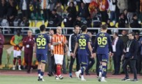 Fenerbahçe-Galatasaray maçı yarıda kaldı! Dünya basınında gündem oldu