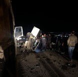 Hafriyat Kamyonunun Altina Giren Otomobil Hurdaya Döndü Açiklamasi 3 Yarali Haberi