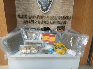 Kagithane'de Operasyon Açiklamasi Evden Çok Miktarda Uyusturucu Çikti, Gözaltina Alindi