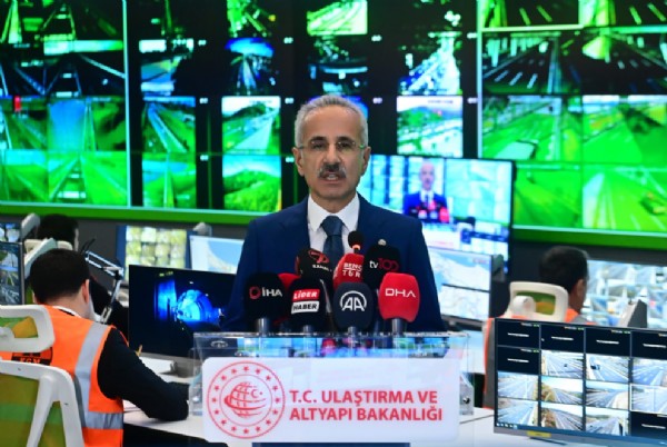 Bakan Uraloğlu duyurdu! Akıllı yollar geliyor