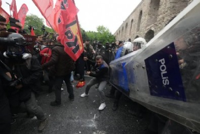 1 Mayıs provokasyonu! Polise taş ve sopalarla saldırdılar... Haberi