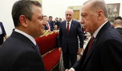 Başkan Erdoğan Özgür Özel ile görüşecek! Kulislerde bomba iddia: Ekrem İmamoğlu rahatsız oldu Haberi