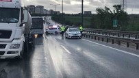 Edirne'de Bariyerlere Çarpan Otomobilin Sürücüsü Yaralandi