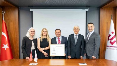 ESTÜ Endüstriyel Tasarim Bölümü, ENTAK'a Akredite Ilk 3 Bölümden Biri Oldu