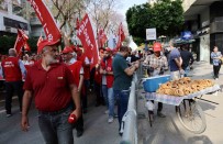 Herkes Alanlarda Onlar Ekmek Parasi Pesinde