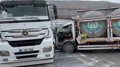 Konya'da Çekici Ile Süt Tankeri Çarpisti Açiklamasi 1 Yarali
