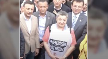 Şebnem Korur Fincancı 1 Mayıs yürüyüşünde ortaya çıktı: İmamoğlu ve Özel ile poz verdi Haberi