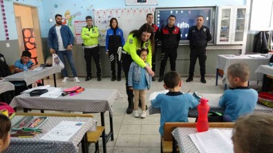 Tatvan'da Polis Ekipleri 1 Yilda 4 Bin 250 Ögrenciye Polislik Meslegini Tanitti