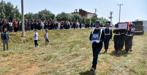 Şehit Astsubay Mustafa Şen, gözyaşlarıyla son yolculuğuna uğurlandı