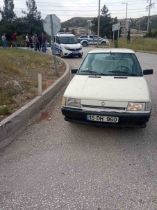Burdur'da Seyir Halindeki Motosiklet Kavsaga Kontrolsüz Giren Otomobile Çarpti, 2 Yarali