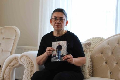 Evladindan Depremden Bu Yana Haber Alamayan Anne Açiklamasi 'Batuhan Olsaydi Gelirdi, Öperdi Hediyesini Verirdi'