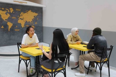 KBÜ'de 'Ikinci Dili Gelistirme' Etkinligi Ile Yabanci Dilde Pratik Imkani Sunuluyor