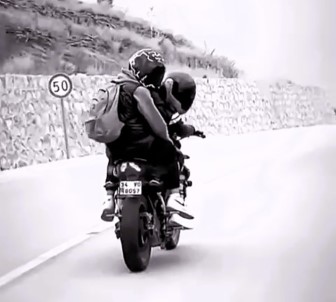 Motosiklet Kazasinda Hayatini Kaybeden Iki Arkadastan Son Bakis