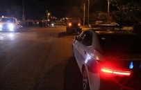 Otomobiller kafa kafaya çarpıştı: Yaralılar var