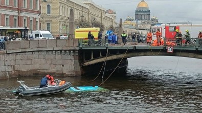Rusya'da Yolcu Otobüsü Nehre Uçtu Açiklamasi 4 Ölü
