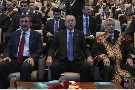 Başkan Erdoğan: Adli ve idari davaları siyasallaştırmak topluma gölge düşürecektir
