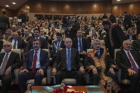 Başkan Erdoğan: Adli ve idari davaları siyasallaştırmak topluma gölge düşürecektir
