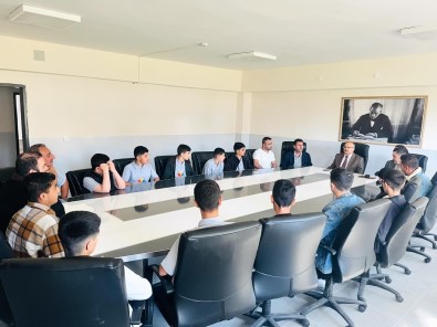 'Vefali Gönüller, Vefakar Sehirler' Projesi Için Siirt'li Ögrenciler Gediz'de