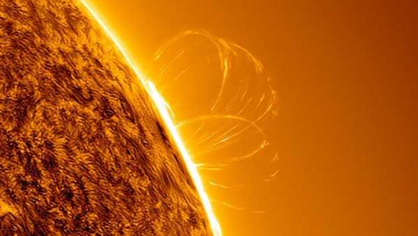 Güneş'te şiddetli patlama: Dünyaya ilerliyor