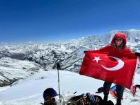 Deniz Kayadelen, Everest'in Zirvesinde 3 Derecelik Suya Girdi
