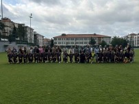 Manisa FK Sporculari Seremoniye Anneleriyle Çikti
