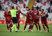 Sivasspor'da Ibrahim Akdag Kirmizi Kart Gördü