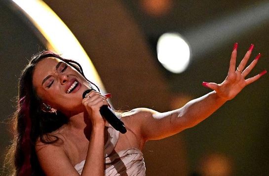 Soykırımcı İsrail'in temsilcisi Eden Golan'a Eurovision'un final gecesinde tepki: Şarkı söylediği sırada Filistin sloganları