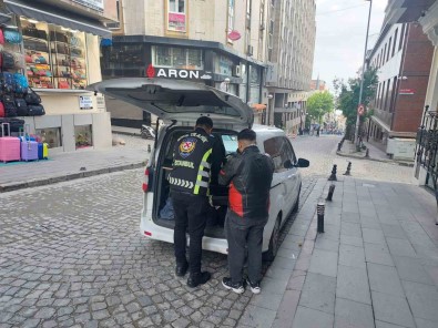 Avrasya Tüneli'nde Tek Tekerlek Üzerinde Gitti Açiklamasi O Anlar Kamerada