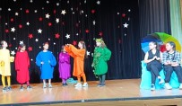 Turgutlu'da Çocuk Tiyatro Ekibinin Oyunu Büyük Begeni Topladi