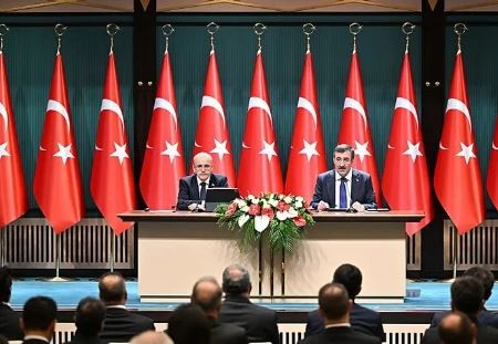 Kamu personeli için yeni dönem! Tedbir paketi açıklandı: Çalışma düzeninde neler değişecek?