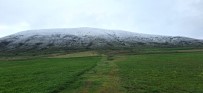 Bayburt'un Yüksek Tepelerine Kar Yagdi