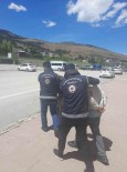 Erzincan'da Kaçak Göçmen Tasiyan 2 Kisi Tutuklandi