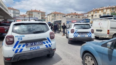 Pazarcilar Arasindaki 'Kiz Alip Verme' Kavgasinda 4 Tutuklama