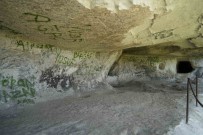 Tarihi Incegiz Magaralarinin Duvarlarina Sprey Boyayla Zarar Verildi, Vatandaslar Önlem Alinmasini Istedi