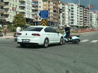 Yolu Karistiran Sürücü Motosiklete Çarpti