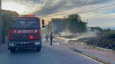 Bos Arazide Baslayan Yangin Ormana Ulasamadan Söndürüldü