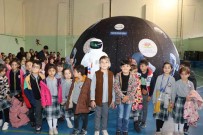 Çocuklarin 'Uzay Yolculugu Çadiri' Ilgisi
