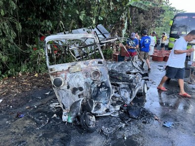 Filipinler'de Kamyon, Tuk-Tuk Ve Yolcu Otobüsü Kazasinda 5 Ölü